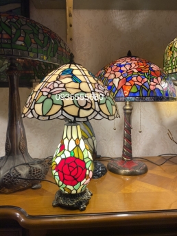 Đèn tiffany hai thân hoạ tiết hoa hồng nhỏ xinh