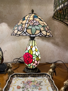Đèn tiffany hai thân hoạ tiết hoa hồng nhỏ xinh