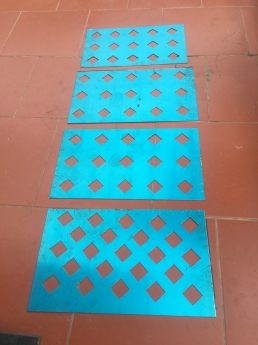Tôn đột lỗ vuông chéo, lỗ hình thoi
