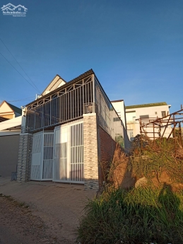 Bán nhà mặt phố tại đường Nguyễn Thái Học- Liên Nghĩa- Lâm Đồng giá 3 tỷ