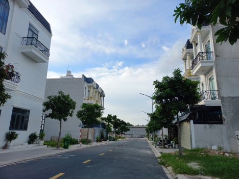 1 trệt 2 lầu gần Chợ Hàng Bông,cạnh đường Phú Lợi Cạnh QL Mỹ Phước -Tân Vạn , phường Phú Hòa ,TD1