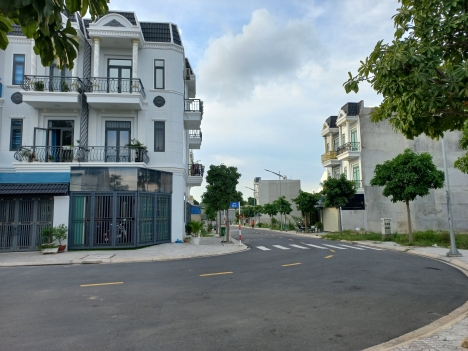 1 trệt 2 lầu gần Chợ Hàng Bông,cạnh đường Phú Lợi Cạnh QL Mỹ Phước -Tân Vạn , phường Phú Hòa ,TD1