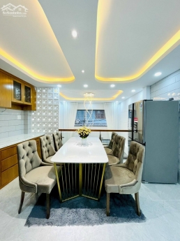 Bán nhà phố liền kề 1 trệt 1 lững 3 lầu hẽm xe hơi 7 chỗ đậu trong nhà