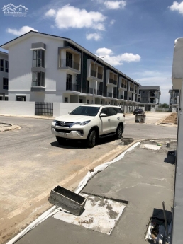 Chính chủ cần bán nhà mặt phố cạnh trung tâm hành chính