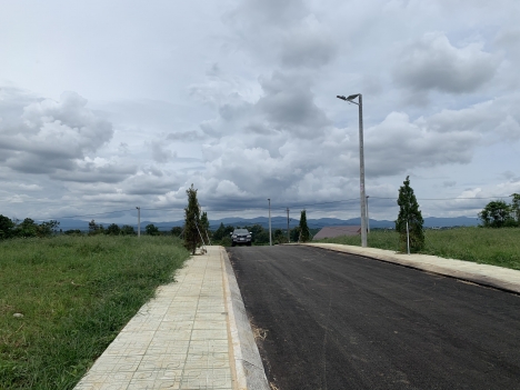 Đất mặt tiền đường nhựa diện tích 200m2 giá 800tr