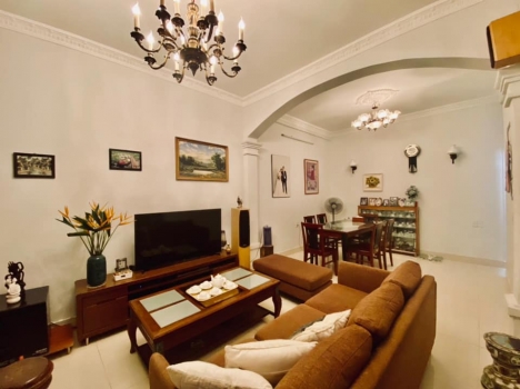 GĐ cần bán nhà Phân lô Phố Yên Lạc