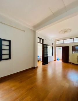 GĐ cần bán nhà Phân lô Phố Yên Lạc