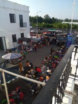 Thới Lai------Bán nhà mặt tiền 1 trệt 3 lầu đối diện nhà lồng chợ Thới Lai