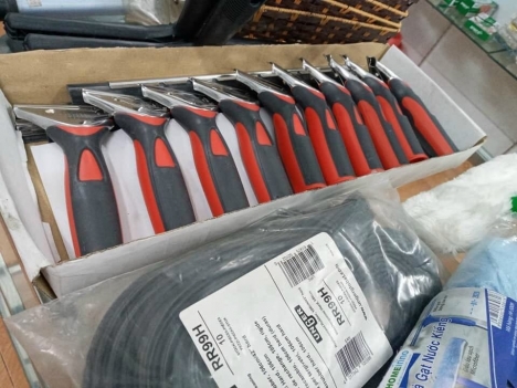 Cây gạt lau cửa kính cầm tay