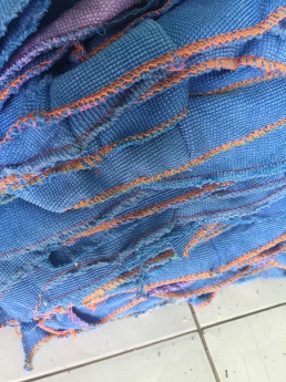 Thiết bị vệ sinh mặt ngoài nhà cao tầng