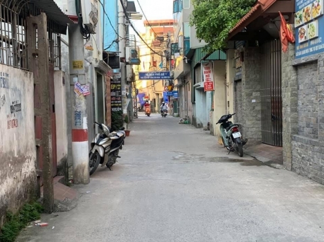 Một bước  ra phố - Bán nhà ngõ 221 Giáp Bát 36m2 x 5 tầng, oto đỗ cách nhà 30m.