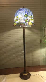 Giao lưu em đèn sàn tiffany hoa sen rủ xanh dương