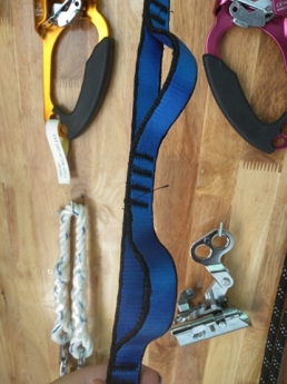 Dây neo - Dây đạp chân