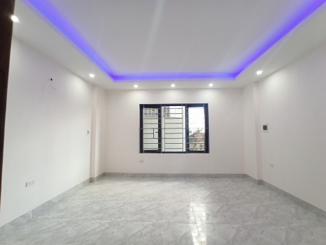 Bán nhà đẹp xây mới tại Tổ 5 Đa Sỹ - Kiến Hưng.có sân riêng để đc 6 xe máy.36m2 x 5 tầng