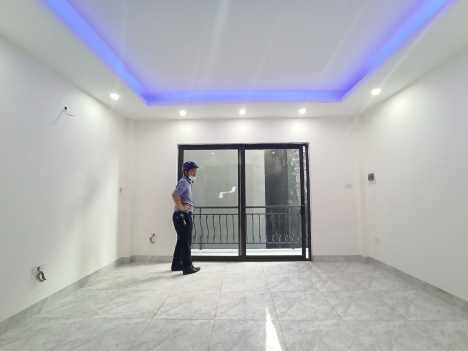 Bán nhà đẹp xây mới tại Tổ 5 Đa Sỹ - Kiến Hưng.có sân riêng để đc 6 xe máy.36m2 x 5 tầng