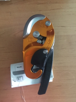 Khóa Rig Petzl đu dây