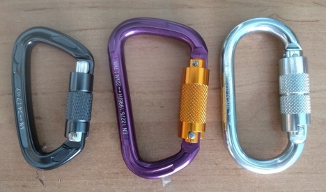 Móc chữ D liên kết tự động