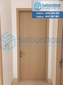 Cửa gỗ chịu nước Saigondoor lắp cho phòng ngủ và phòng tắm