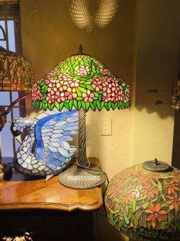 Đèn bàn tiffany hoạ tiết hoa leo