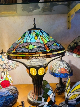Đèn tiffany hai thân hoạ tiết chuồn đa sắc
