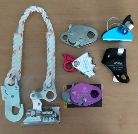 Khóa an toàn cứu sinh đu dây trên cao