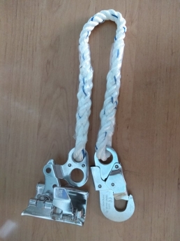 Khóa an toàn cứu sinh đu dây trên cao