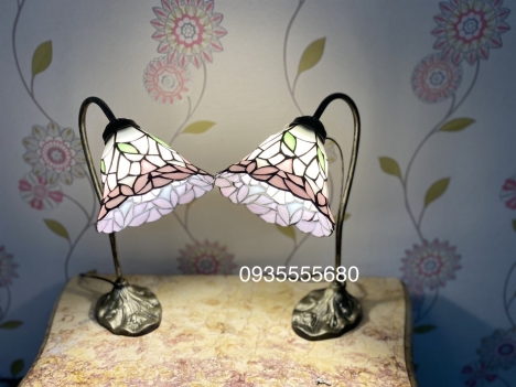 Giao lưu đôi đèn bàn tiffany hoa đa sắc