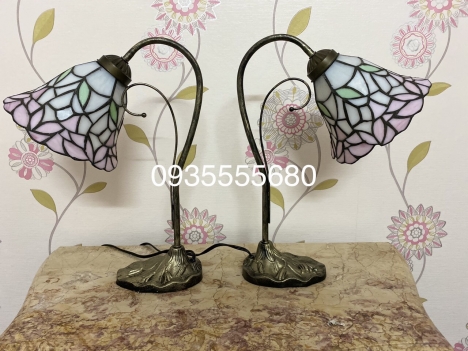 Giao lưu đôi đèn bàn tiffany hoa đa sắc