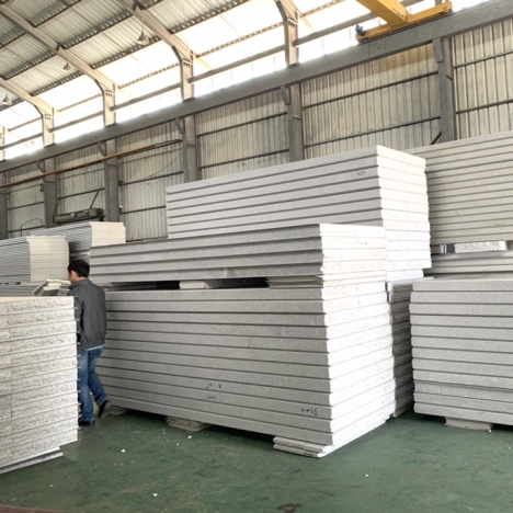 Tôn xốp PANEL 3 lớp làm vách ngăn cách âm, cách nhiệt cho văn phòng, nhà xưởng 