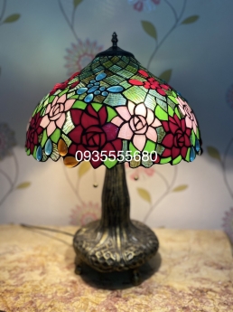 Đèn bàn tiffany hoa hồng đa sắc
