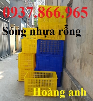 Sọt nhựa rỗngcó bánh xe trong xí nghiệp may, sóng nhựa hở, sọt nhựa đựng hải sản, thùng nhựa rỗng