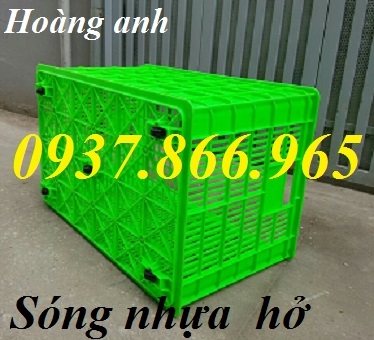Sọt nhựa rỗngcó bánh xe trong xí nghiệp may, sóng nhựa hở, sọt nhựa đựng hải sản, thùng nhựa rỗng