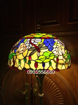 Giao lưu e đèn cây tiffany chuồn hoa