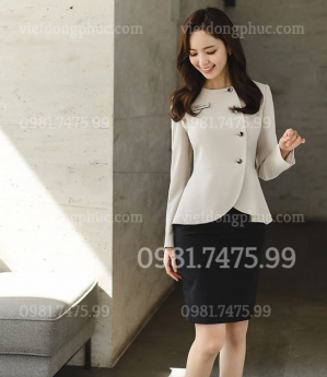 Mẫu đồng phục lễ tân nữ thời trang, thiết kế sang trọng và quyến rũ