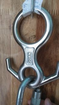 Khóa số 8 chất liệu inox