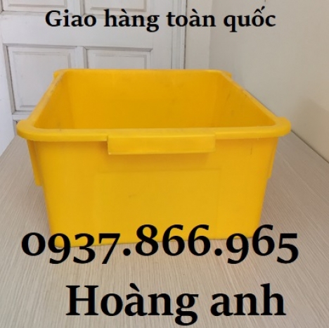 Giá khay nhựa trong nhà máy đựng linh kiện, hộp nhựa công nghiệp