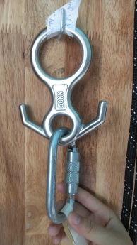 Khóa số 8 chất liệu inox