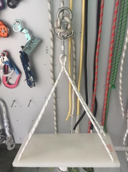 Ghế ngồi đu dây thi công sơn nước, lau kính