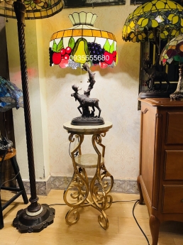 Giao lưu em đèn bàn tiffany vương miện hoa quả