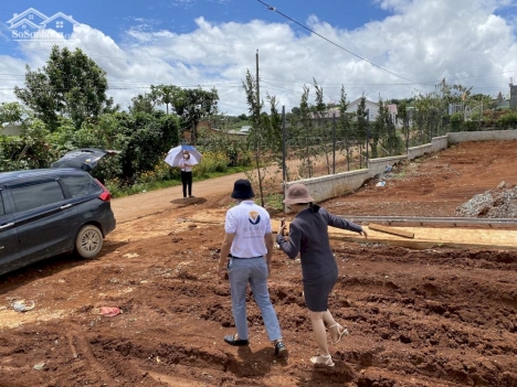 Chính chủ bán lô 10x27.4 có sổ có thổ cư ngay trung tâm Nam Ban- Lâm Hà giá 888 triệu.