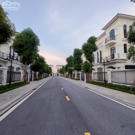 Cần bán gấp căn Vip song lập Hướng Dương Vinhomes Star City view bể bơi quà tặng 275 tr, CK tới 10%