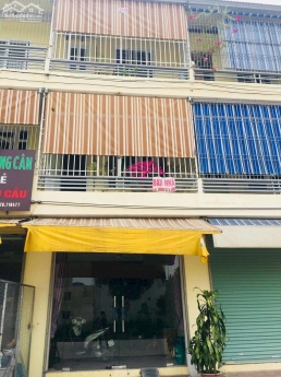 Chính chủ cần sang nhượng nhà hàng bún hải sản 110 m2 tại Ba Đình, Hà Nội.