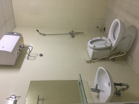 Cho thuê căn hộ chung cư X2 Mỹ Đình: 2 PN - 2 ĐH, 2P. VS - 2NL, PK - Bếp, DT: 63m2 LH: 0915922693