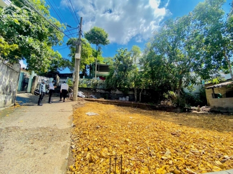 BÁN ĐẤT LÊ NGÔ CÁT, THỦY XUÂN HUẾ