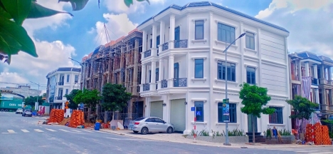 Nhà phố thương mại siêu rẻ,sổ hoàn công.Chỉ cần 990triệu là sở hữu ngay