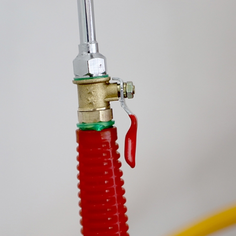 Bình đeo lưng Oshima 767 đỏ phun xịt tưới cây, phun xịt thuốc trừ sâu