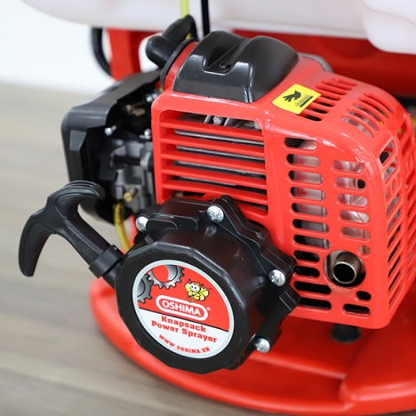 Bình đeo lưng Oshima 767 đỏ phun xịt tưới cây, phun xịt thuốc trừ sâu