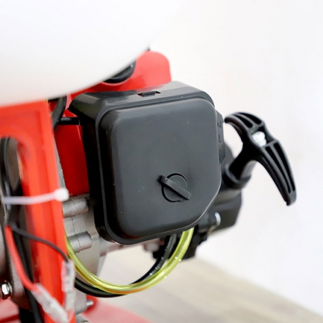 Bình đeo lưng Oshima 767 đỏ phun xịt tưới cây, phun xịt thuốc trừ sâu