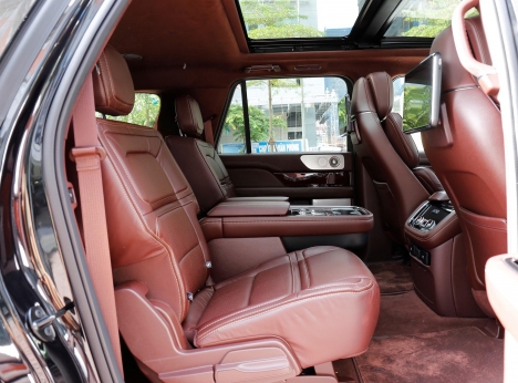 Khủng Long Lincoln Navigator Black Label 2021, nhập chính hãng