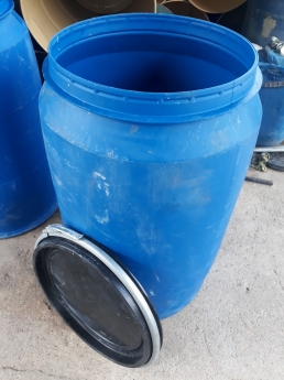 thùng phuy nhựa mở hai trăm hai mươi lít
